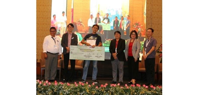 Inventor Nacua during the awarding ceremony of the 2017 RICE